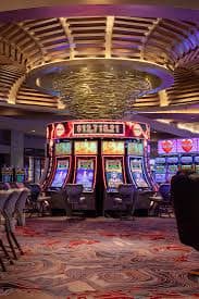 21n VIP Live Casino Table တွင် မြင့်မားသော Stake ဖြင့် Baccarat ကစားနေသောပုံ
